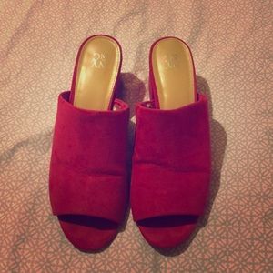 “Fuscia” NY & Company sandals”